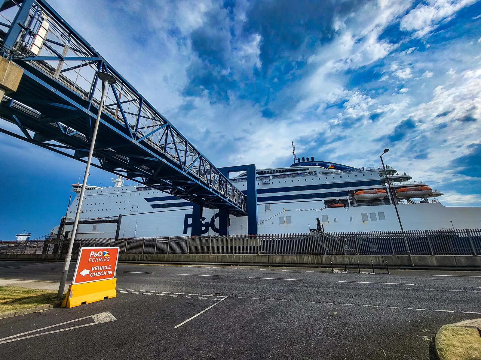 Vehicle check-in at Hull, with the ship already under the walkway