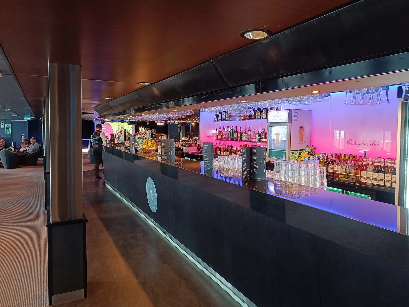 The long bar of the Columbus club